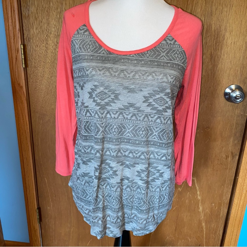 Maurice’s top Aztec print size XL